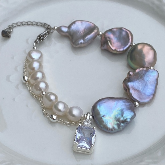 B59-Handmade High Quality Petal Pearl And White Bracelet - Picture 3 of 10